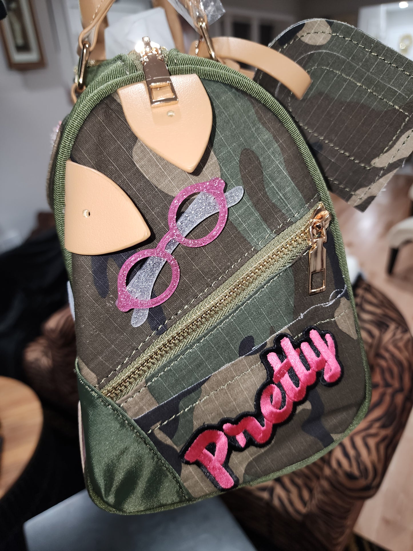 PRETTY GIRLS WALK LIKE THIS - SET
